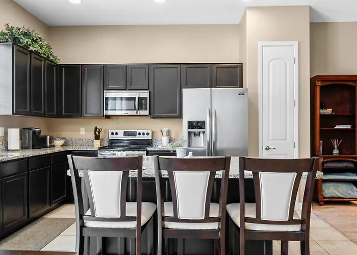 Upscale Min From Shopping And Restaurants Mesa