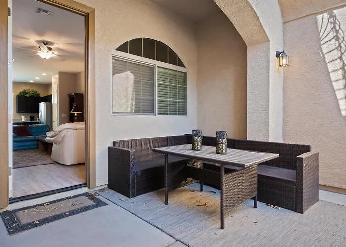 Upscale Min From Shopping And Restaurants * Mesa