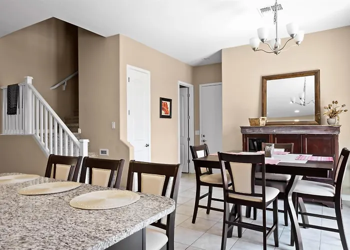 Upscale Min From Shopping And Restaurants Holiday home