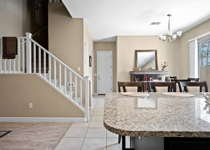 Upscale Min From Shopping And Restaurants * Mesa
