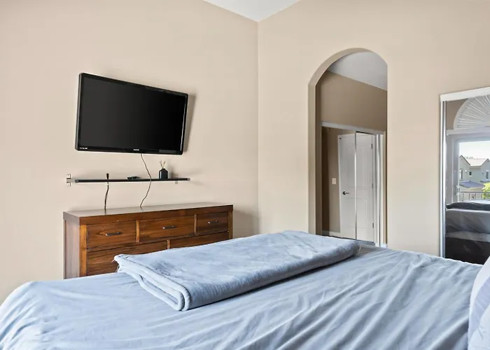 Upscale Min From Shopping And Restaurants * Mesa