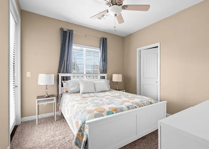 Upscale Min From Shopping And Restaurants Holiday home *